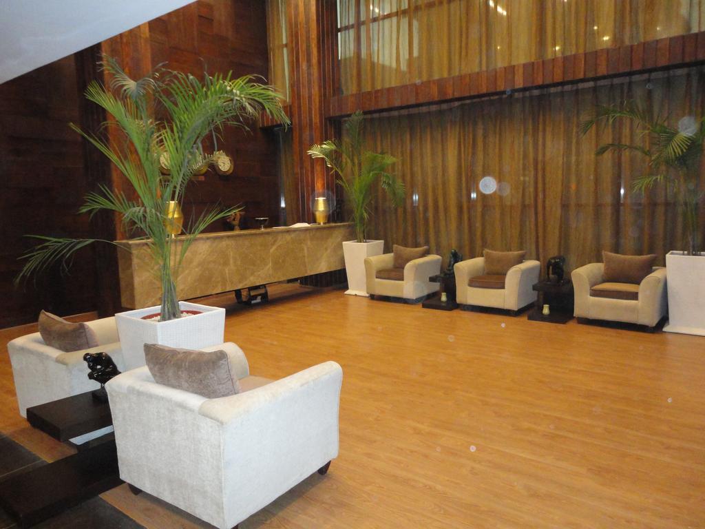 ホテル Corporate Regency ニューデリー エクステリア 写真