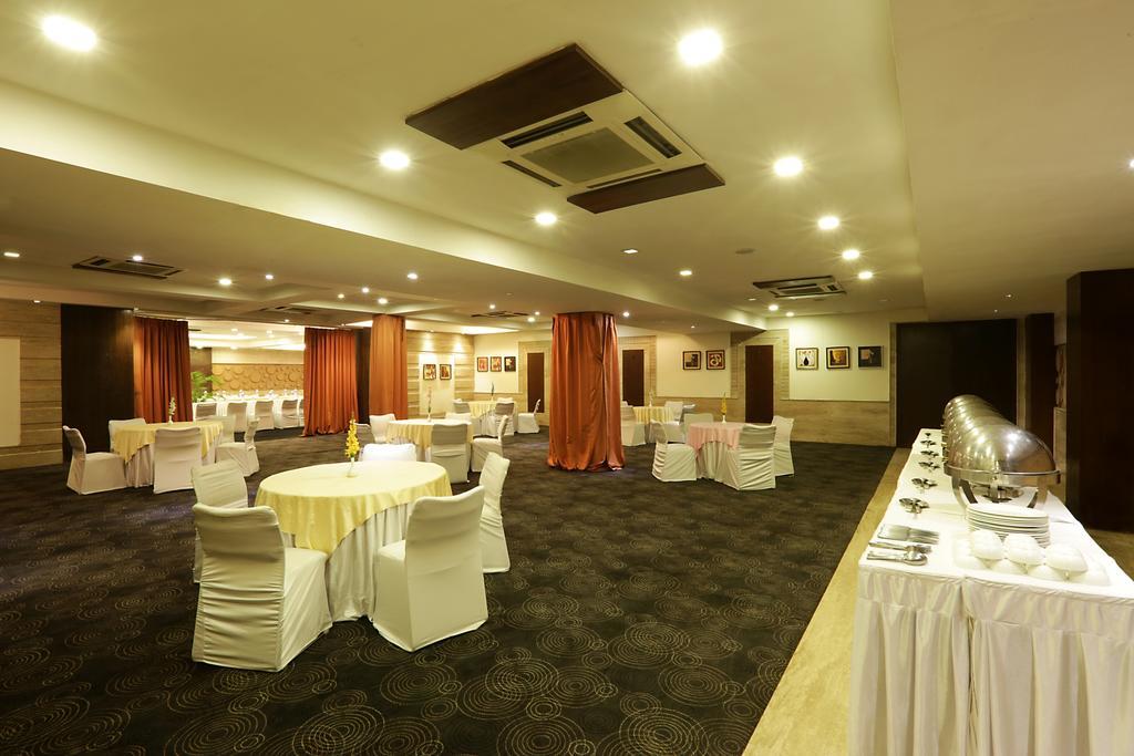 ホテル Corporate Regency ニューデリー エクステリア 写真