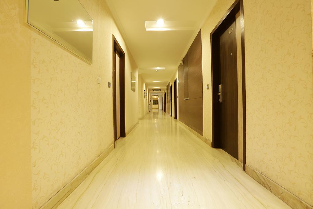 ホテル Corporate Regency ニューデリー エクステリア 写真