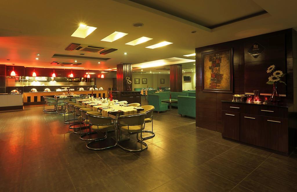 ホテル Corporate Regency ニューデリー エクステリア 写真