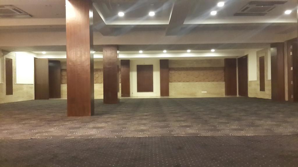 ホテル Corporate Regency ニューデリー エクステリア 写真