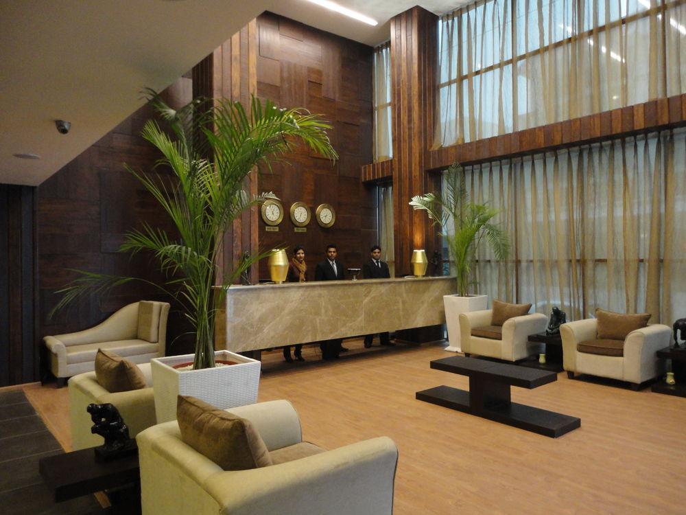 ホテル Corporate Regency ニューデリー エクステリア 写真