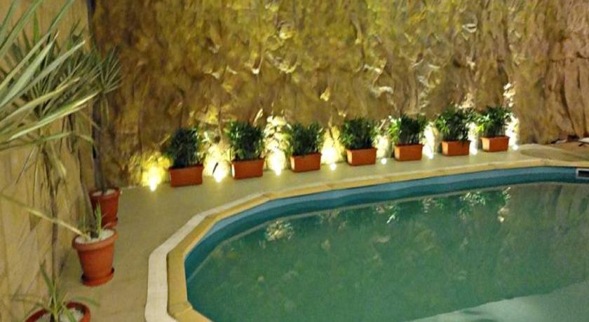 ホテル Corporate Regency ニューデリー エクステリア 写真